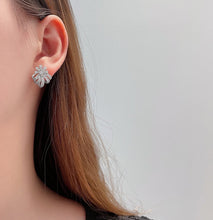 Load image into Gallery viewer, LUOWEND 18K White or Rose Gold Real Natural Diamond Stud Earrings for Women