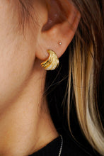 Load image into Gallery viewer, LUOWEND 18K Yellow Gold Real Natural Diamond Stud Earrings for Women