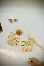 Load image into Gallery viewer, LUOWEND 18K Yellow Gold Real Natural Diamond Stud Earrings for Women