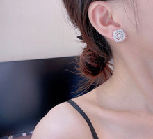 Load image into Gallery viewer, LUOWEND 18K White or Yellow Gold Real Natural Diamond Stud Earrings for Women