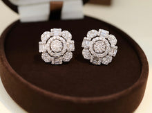 Load image into Gallery viewer, LUOWEND 18K White or Yellow Gold Real Natural Diamond Stud Earrings for Women