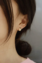 Load image into Gallery viewer, LUOWEND 18K Yellow Gold Real Natural Diamond Stud Earrings for Women