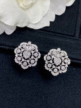 Load image into Gallery viewer, LUOWEND 18K White or Yellow Gold Real Natural Diamond Stud Earrings for Women