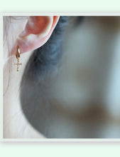 Load image into Gallery viewer, LUOWEND 18K Yellow Gold Real Natural Diamond Hoop Earrings for Women