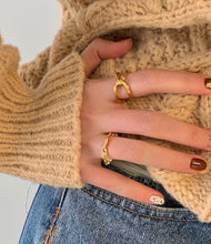 Load image into Gallery viewer, LUOWEND 18K Yellow Gold Ring for Women