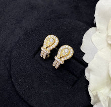 Load image into Gallery viewer, LUOWEND 18K Yellow Gold Real Natural Diamond Stud Earrings for Women