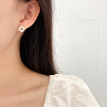 Load image into Gallery viewer, LUOWEND 18K White Gold Real Natural Diamond Stud Earrings for Women