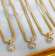 Load image into Gallery viewer, LUOWEND 18K Yellow Gold Real Natural Diamond Necklace for Women