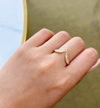 Load image into Gallery viewer, LUOWEND 18K Yellow Gold Natural Diamond Ring for Women