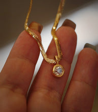 Load image into Gallery viewer, LUOWEND 18K Yellow Gold Real Natural Diamond Pendant Necklace for Women