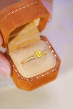 Load image into Gallery viewer, LUOWEND 18K Yellow Gold Real Natural Yellow Diamond Ring for Women