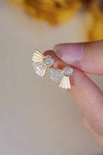Load image into Gallery viewer, LUOWEND 18K Yellow Gold Real Natural Diamond Stud Earrings for Women