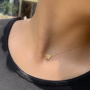 LUOWEND 18K Yellow Gold Real Natural Yellow Diamond Pendant Necklace for Women