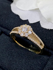 LUOWEND 18K Yellow Gold Real Natural Diamond Ring for Women