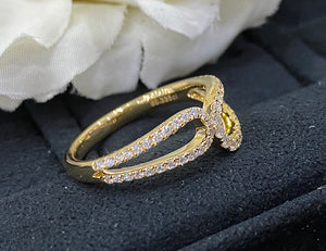 LUOWEND 18K Yellow Gold Real Natural Diamond Ring for Women