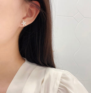 LUOWEND 18K White Gold Real Natural Diamond Stud Earrings for Women