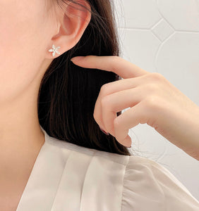 LUOWEND 18K White Gold Real Natural Diamond Stud Earrings for Women