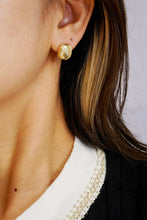 Load image into Gallery viewer, LUOWEND 18K Yellow Gold Real Natural Diamond Stud Earrings for Women
