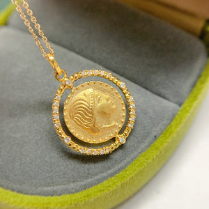 LUOWEND 18K Yellow Gold Real Natural Diamond Pendant Necklace for Women