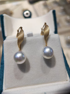 LUOWEND 18K Yellow Gold Real Natural Seawater Pearl Earrings for Women