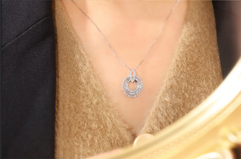 LUOWEND 18K White or Yellow Gold Real Natural Diamond Pendant Necklace for Women