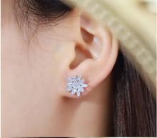 Load image into Gallery viewer, LUOWEND 18K White or Yellow Gold Natural Stud Earrings for Women
