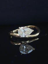 Load image into Gallery viewer, LUOWEND 18K Yellow Gold Fine Jewelry Real Natural Diamond Ring for Women
