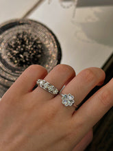Load image into Gallery viewer, LUOWEND 18K White/Yellow Gold Fine Jewelry Real Natural Diamond Ring for Women
