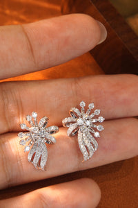 LUOWEND 18K White Gold Real Natural Diamond Stud Earrings for Women