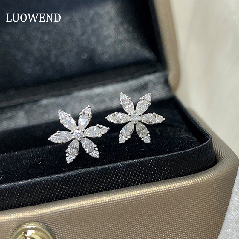 LUOWEND 18K White Gold Real Natural Diamond Stud Earrings for Women