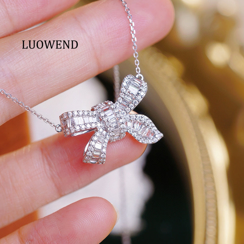 LUOWEND 18K White Gold Natural Diamond Pendant Necklace for Women
