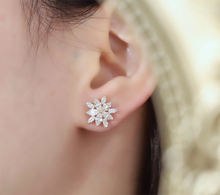 Load image into Gallery viewer, LUOWEND 18K White or Yellow Gold Natural Stud Earrings for Women
