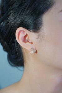 LUOWEND 18K Yellow Gold Real Natural Diamond Stud Earrings for Women