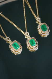 LUOWEND 18K Yellow Gold Natural Emerald Real Diamond Pendant Necklace for Women