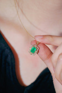 LUOWEND 18K Yellow Gold Natural Emerald Real Diamond Pendant Necklace for Women