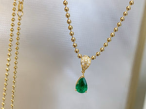 LUOWEND 18K Yellow Gold Natural Emerald Pendant for Women