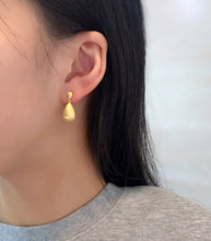 Load image into Gallery viewer, LUOWEND 18K Yellow Gold Stud Earrings for Women
