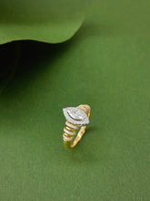 Load image into Gallery viewer, LUOWEND 18K Yellow Gold Natural Diamond Ring for Women
