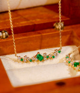 LUOWEND 18K Yellow Gold Real Natural Emerald and Diamond Gemstone Necklace for Women