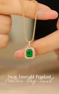LUOWEND 18K Yellow Gold Real Natural Emerald and Diamond Gemstone Necklace for Women