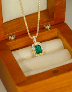 LUOWEND 18K Yellow Gold Real Natural Emerald and Diamond Gemstone Necklace for Women