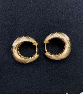 LUOWEND 18K Yellow Gold Natural Diamond Earrings for Women