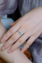 Load image into Gallery viewer, LUOWEND 18K White Gold Natural Green Diamond Ring for Women
