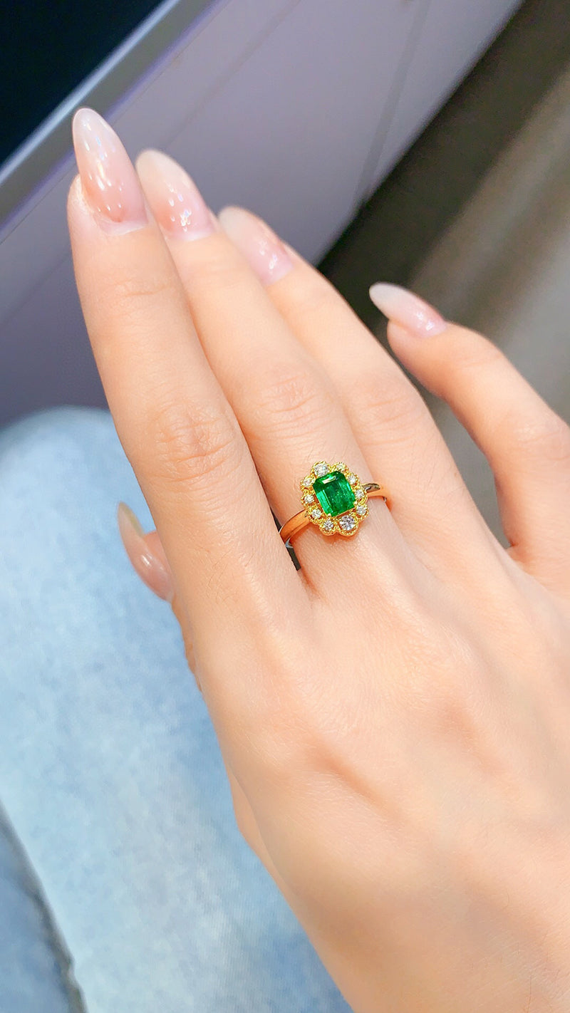 LUOWEND 18K Yellow Gold Real Natural Emerald Ring for Women
