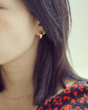 Load image into Gallery viewer, LUOWEND 18K Yellow Gold Hoop Earrings for Women
