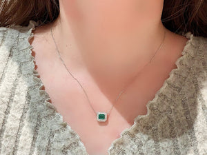 LUOWEND 18K White Gold Natural Emerald Necklace for Women