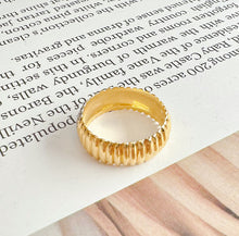 Load image into Gallery viewer, LUOWEND 18K Yellow Gold Real Natural Diamond Ring for Women
