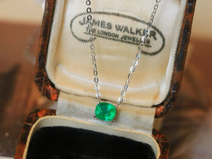 LUOWEND 18K White Gold Natural Emerald Necklace for Women