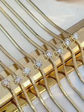 Load image into Gallery viewer, LUOWEND 18K Yellow Gold Real Natural Diamond Bracelet for Women
