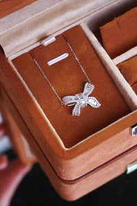 LUOWEND 18K White Gold Natural Diamond Pendant Necklace for Women